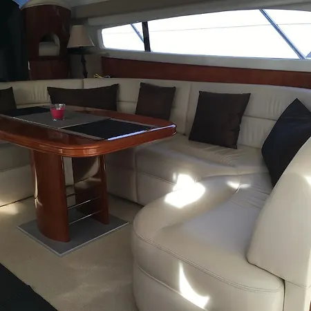 Bateau-hôtel Vass *