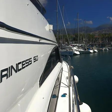 Bateau-hôtel Vass *