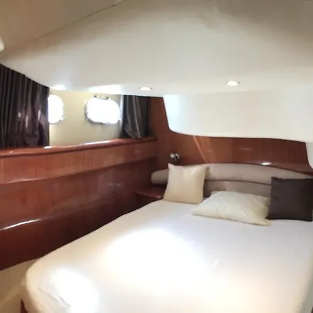 Bateau-hôtel Vass *
