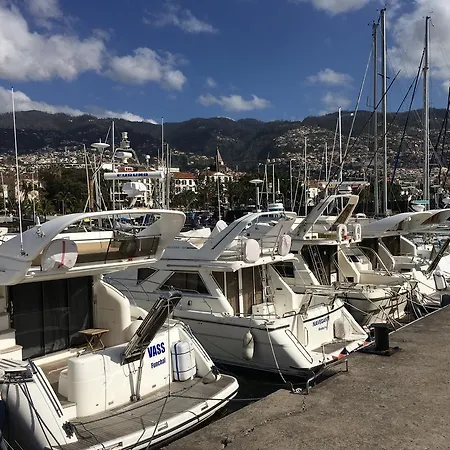 Bateau-hôtel Vass